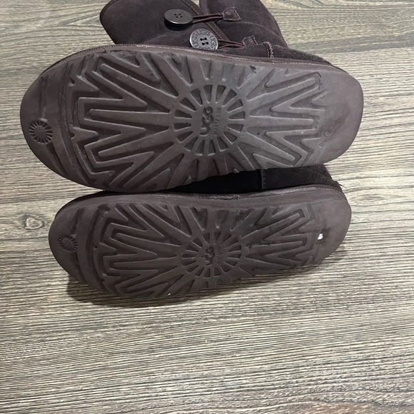 UGG Australia Bailey Button Triplet II Sheepskin Boots Wool Lined Brown Size W8 - Picture 4 of 12